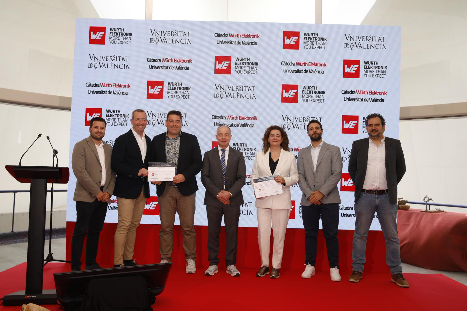 Adrián Suárez, Assistant Professor at the Universitat de València, Prof. José Torres at the Universitat de València, Steffen Mütsch, Global Head of EMC at Würth Elektronik, Alexander Gerfer, CTO at the Würth Elektronik eiSos Group, Inmaculada Coma, Vice-Rector of the Universitat de València, Antonio Alcarria, Head of EMC Advanced Materials, Product Management at Würth Elektronik eiSos, Ph.D. Jorge Victoria, Head of Thermal Management at Würth Elektronik eiSos (from left to right)