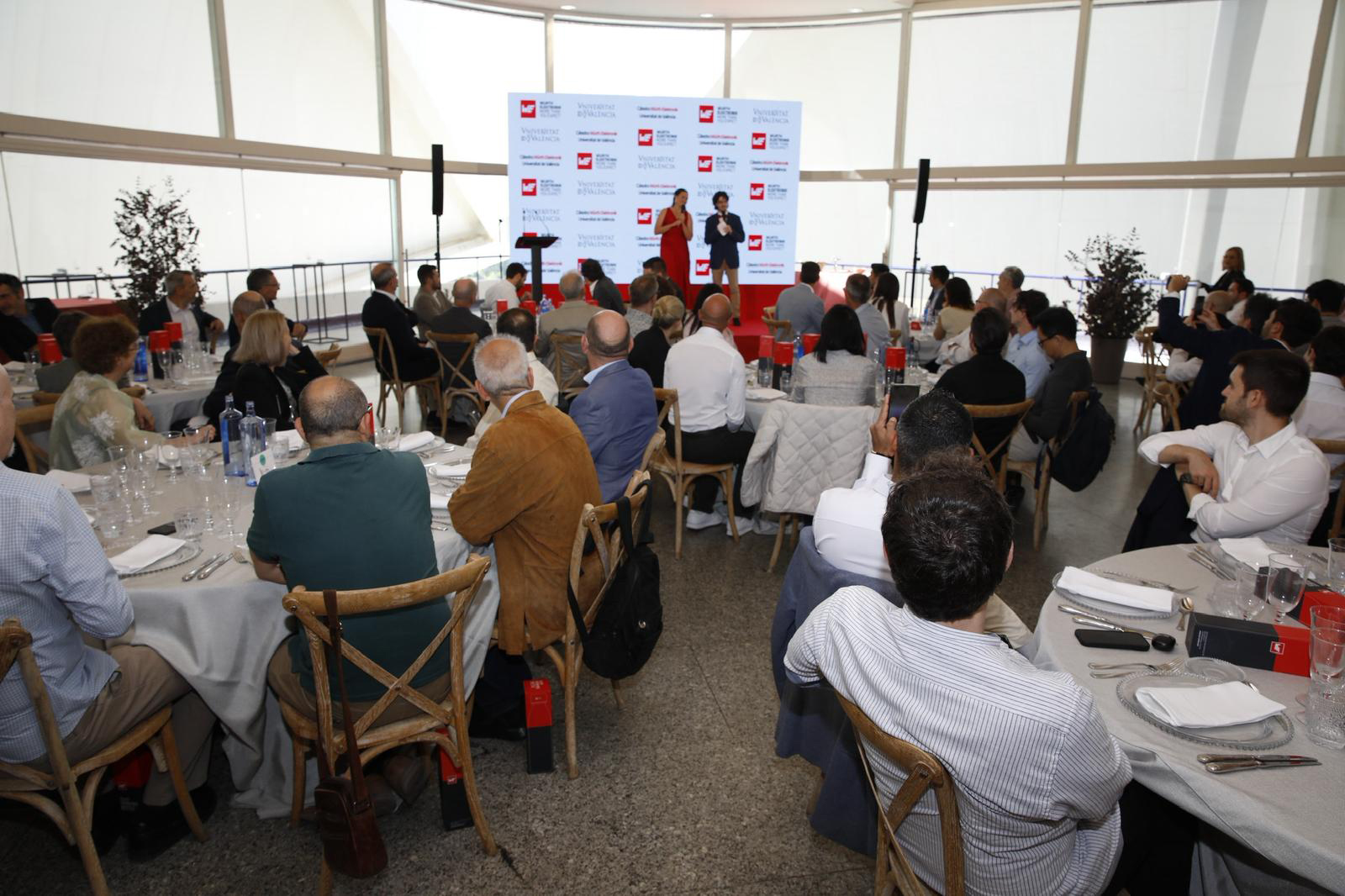 Maria Cuesta and Victor Martinez, both product managers at Würth Elektronik eiSos, hosted the event.